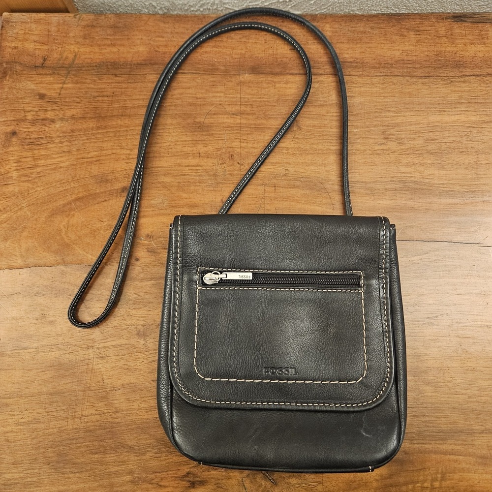 Fossil Vintage Black Leather Crossbody Purse Small Magnetic Closure Pockets